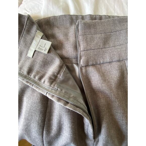 H&M gray pleated skirt size 6 - Picture 4 of 4